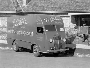 International-Harvester D-300 Van 1940 года